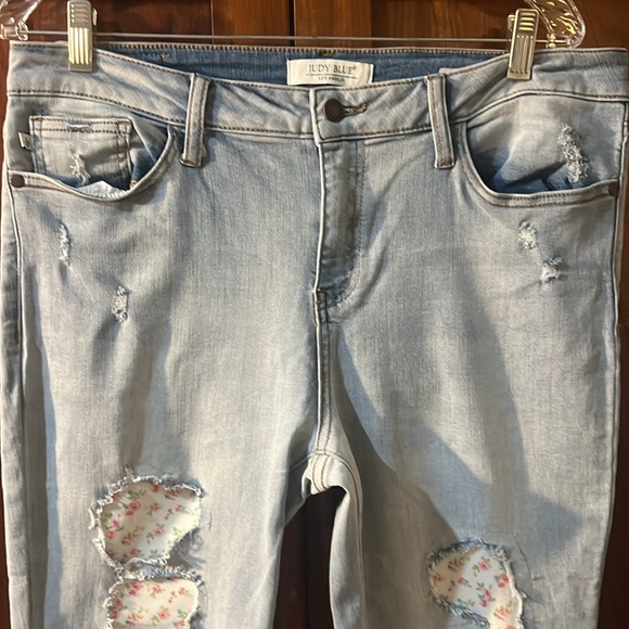 Judy Blue Skinny Fit Patchwork Jeans - Picture 2 of 10